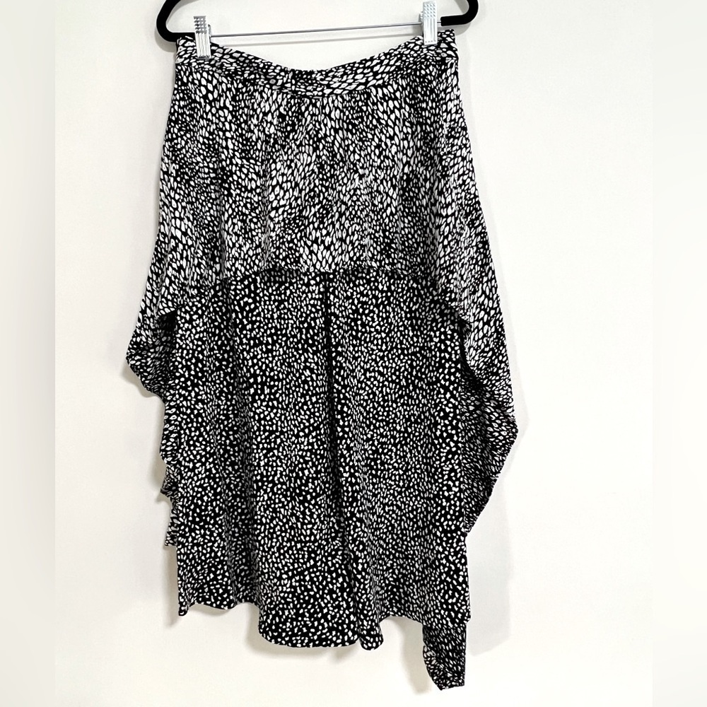 - Alice + Olivia Ruffle Skirt. Pristine Condition. Size 10